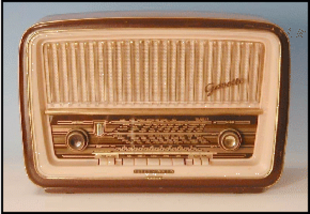 Surgen las primeras radios.