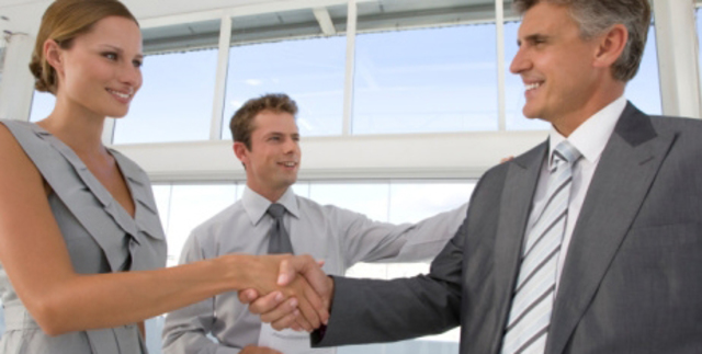 Saludar cordialmente