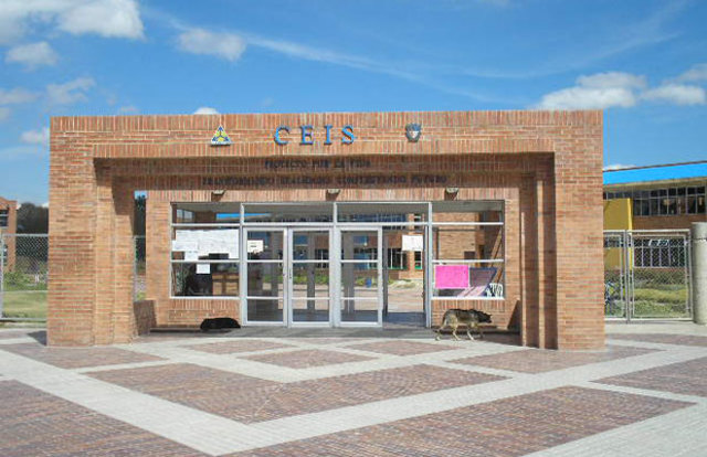 Entrada colegio Ceis