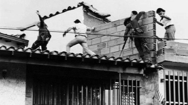 Pablo Escobar se fuga de la "Catedral"