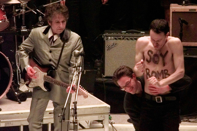 Gana otros 3 premios Grammys