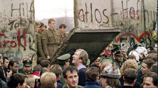 Berlin wall comes down
