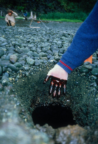 Oil discovered at Prudhoe Bay