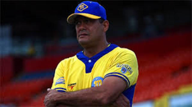 Carlos García fue un pianista y director de orquestas que nació en la provincia de Buenos Aires el 21 de Abril de 1914 y falleció el 4 de Agosto de 2006.