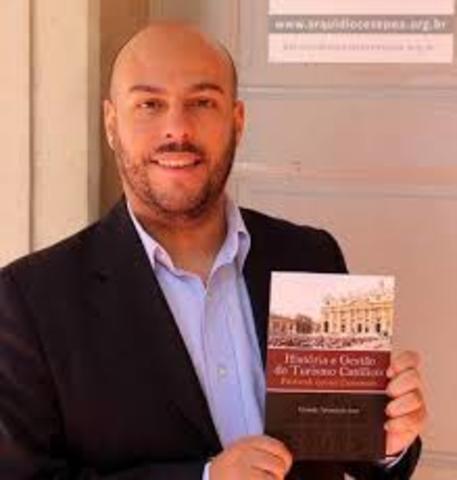 Eduardo Taborda fue un guitarrista, autor y compositor que nació en Santa Fe el 15 de Marzo de 1935 y falleció en Buenos Aires.