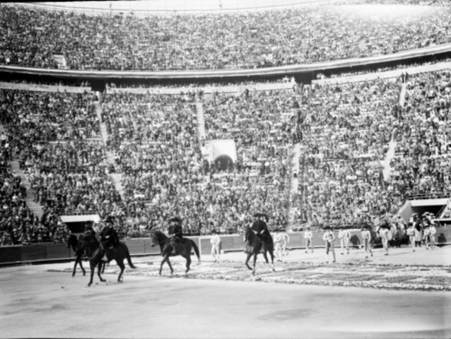 Inauguracion de la Monumental Plaza de Toros México