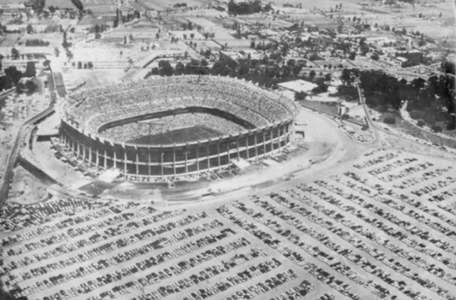 Inauguracion del Estadio Azteca