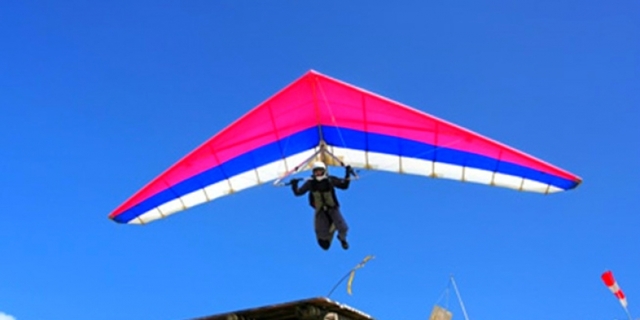 Transporte aéreo-asa-delta.