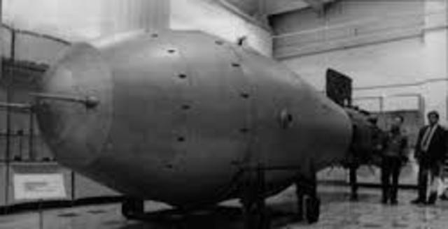 US Creates and Tests the Hydrogen Bomb