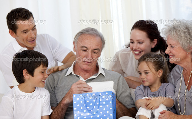 Nya grannar ändrar Oves beslut.