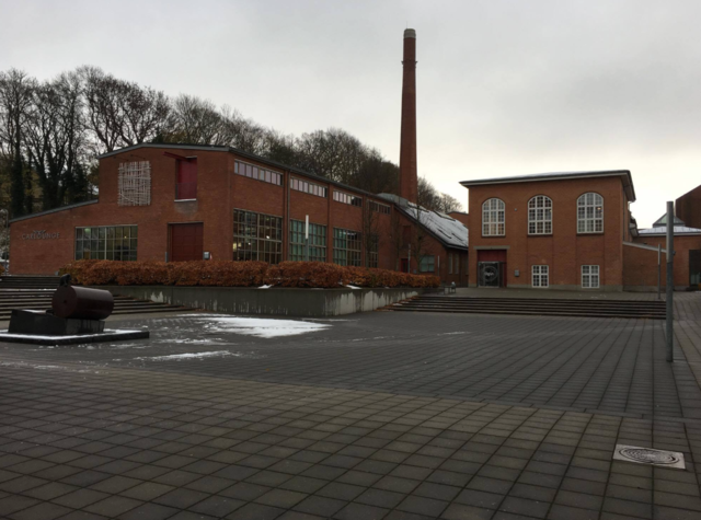 Papirmaskinen ankommer fra England