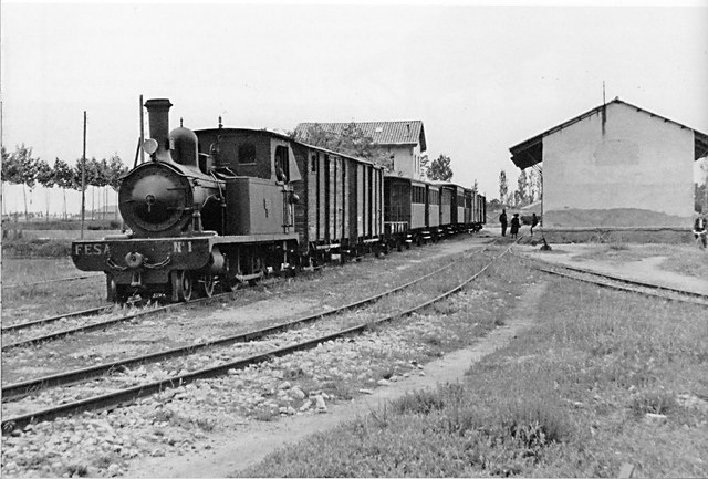 Reynols construeix el primer carril de ferro per al transport del carbó en vagonetes.