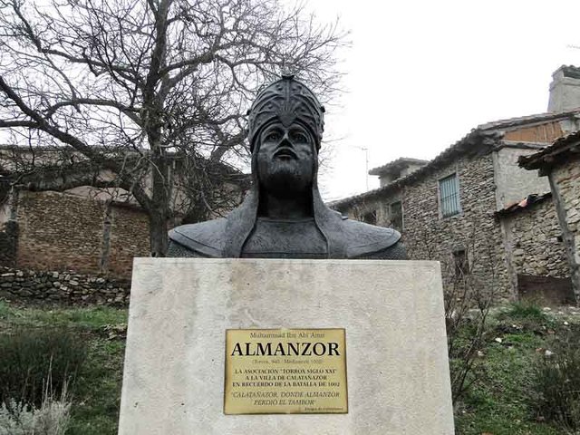 (1031-1236) REINO DE TAIFAS. En esta época hubo inestabilidad en Al Andaluz, se segregaba en varios reinos de Taifas (Badajoz, Toledo, Zaragoza y Sevilla) e incluso hubo enfrentamientos entre ellos, lo cual, en cierto modo provoco debilidad del conjunto