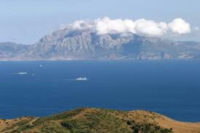 Tienen la posibilidad de llegar a España por el Estrecho de Gibraltar pagando 1500€ por persona