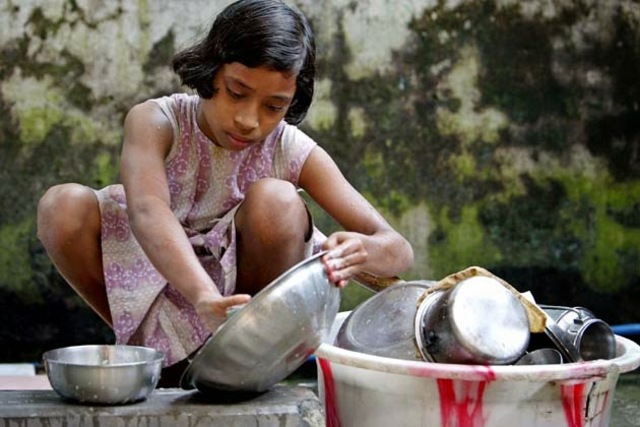 El patrón confiscó los papeles de Siwa y se la llevó a Francia. Allí fue explotada en régimen de servidumbre.