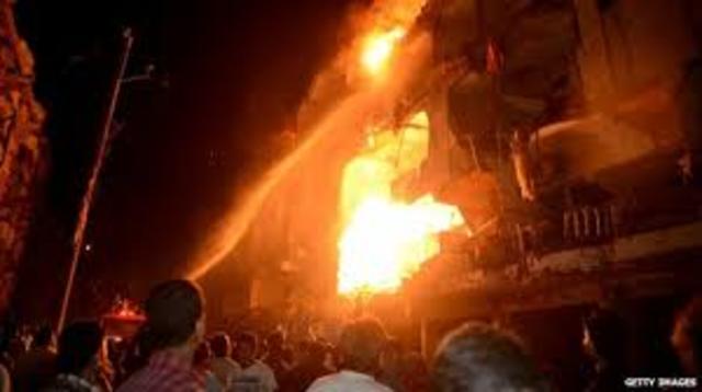 45 people are killed by a bomb blast in Karachi, Pakistan