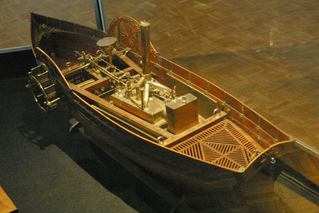 Claude François Jouffroy d'Abbans construye el "Palmipède", primer barco de remos con un motor de vapor.