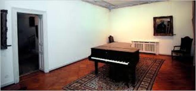 Three men wearing ski masks steal four pieces of artwork from the Zurich Museum in one of the largest art robberies in history.