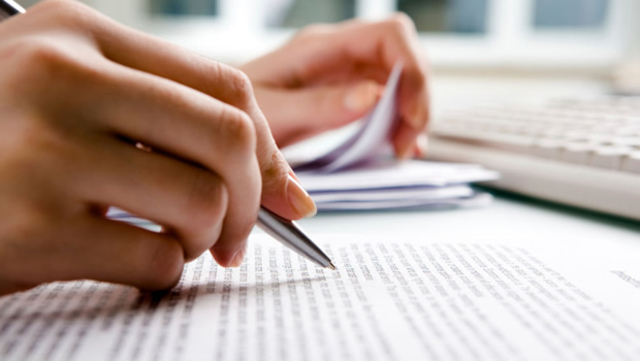 Revisión y corrección de trabajo