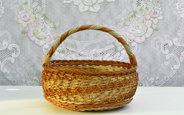 Vasijas de Barro y Cestos de Hierbas