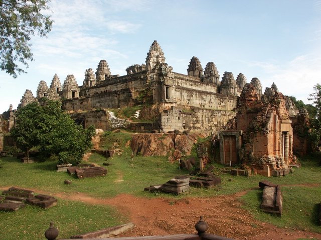 Building of Bakheng temple