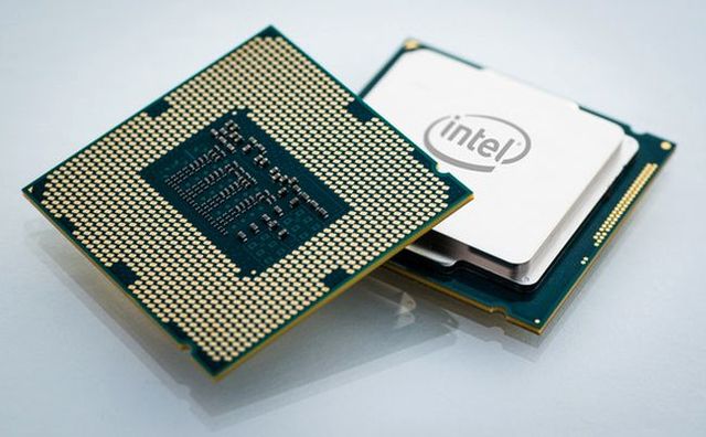 Intel entra escena con la creación con el primer microprocesador y el primer chip de RAM dinámico