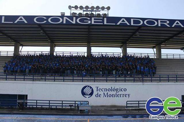 entrada a la universidad