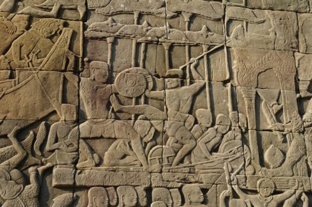 Angkor, Khmer capital, looted by Chams.