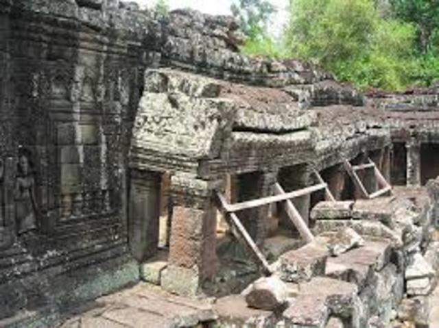 Collapse of Angkor and fall of the Khmer