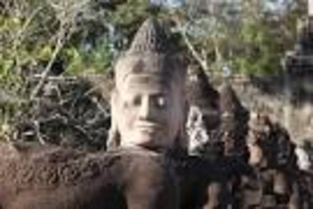 King Jayavarman VIII returns to Hinduism and destroys all Buddhist sautes