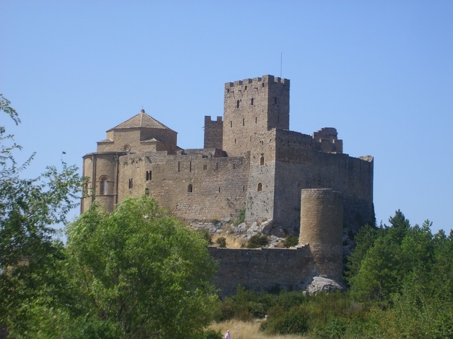 Comienza a construir su fortaleza en Zaragoza