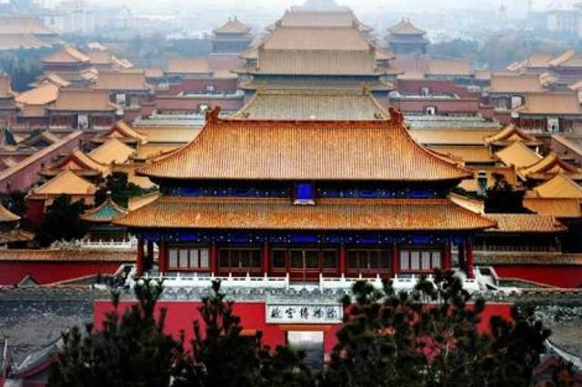 The construction of the forbidden city begins