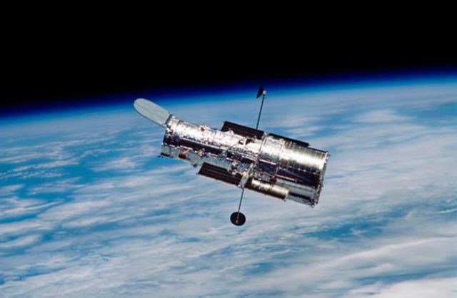 Lanzamiento del Hubble observatorio de la NASA