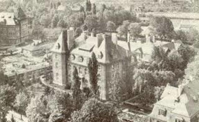 Es nombrado director del Instituto de Física Kaiser Wilhelm en Berlín.