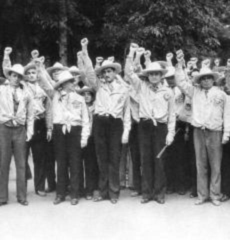 Se enfrentan elementos de los “Camisas Doradas” con “Camisas Rojas” en Guadalajara