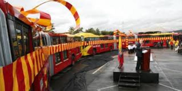 Se inauguro transmilenio.