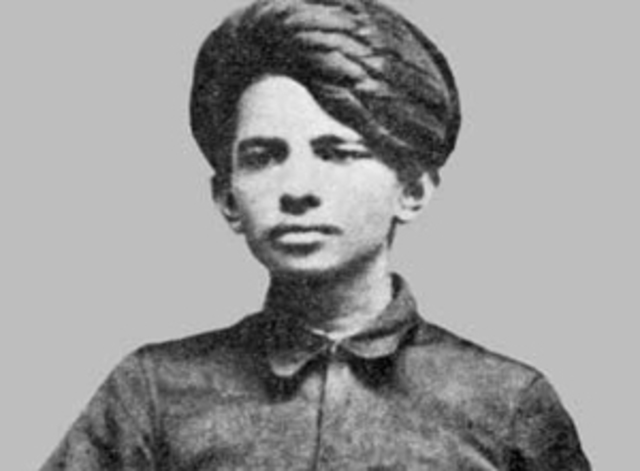 Gandhi viaja a Inglaterra a estudiar derecho en 1882