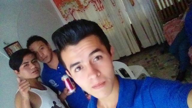 AMIGOS ME ANIMAN A TOMAR