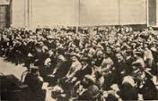 La Internacional declarada ilegal