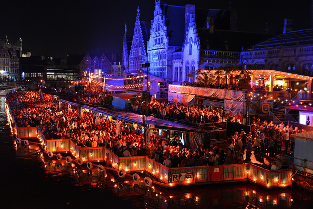 Het eerste contact met de escortwereld