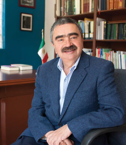 Para José R. Castelazo