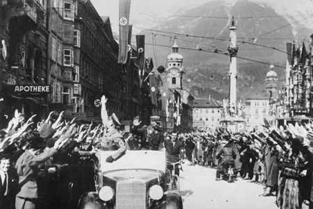 Alemania incorpora a Austria en la Anschluss.