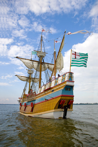 Raleigh sent 100 men to Roanoke