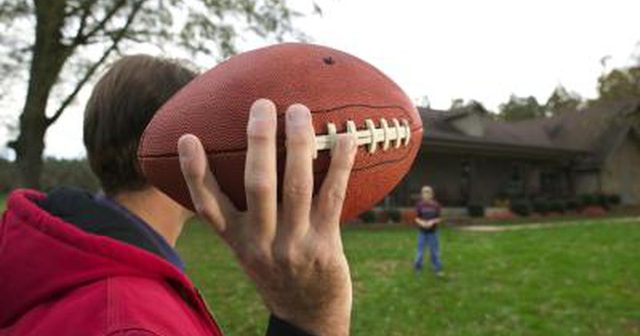 Él jugó al fútbol americano.