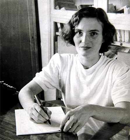 Nacimiento Carmen Laforet.