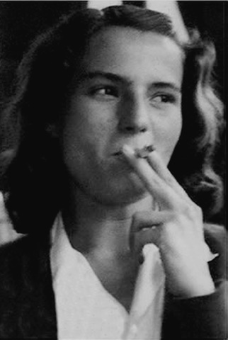 Muerte de Carmen Laforet.