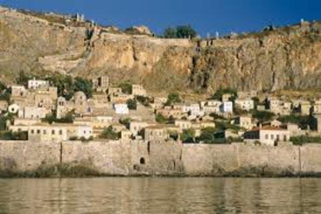 People began settling on Peloponnesus