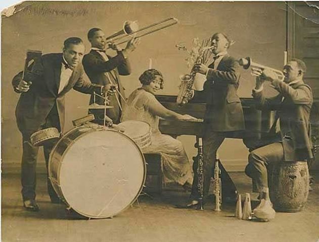 Edythe Turnham and her Knights of Syncopation, c. 1925. University of Washington Library Digital Collections.
