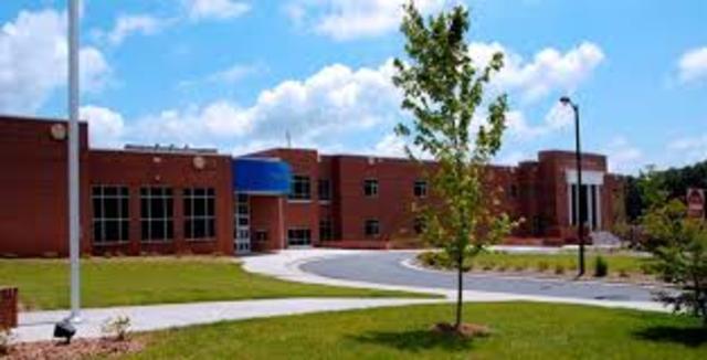 Comencé la escuela secundaria en statesville.