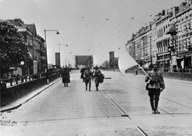 15 may: Holland surrendered